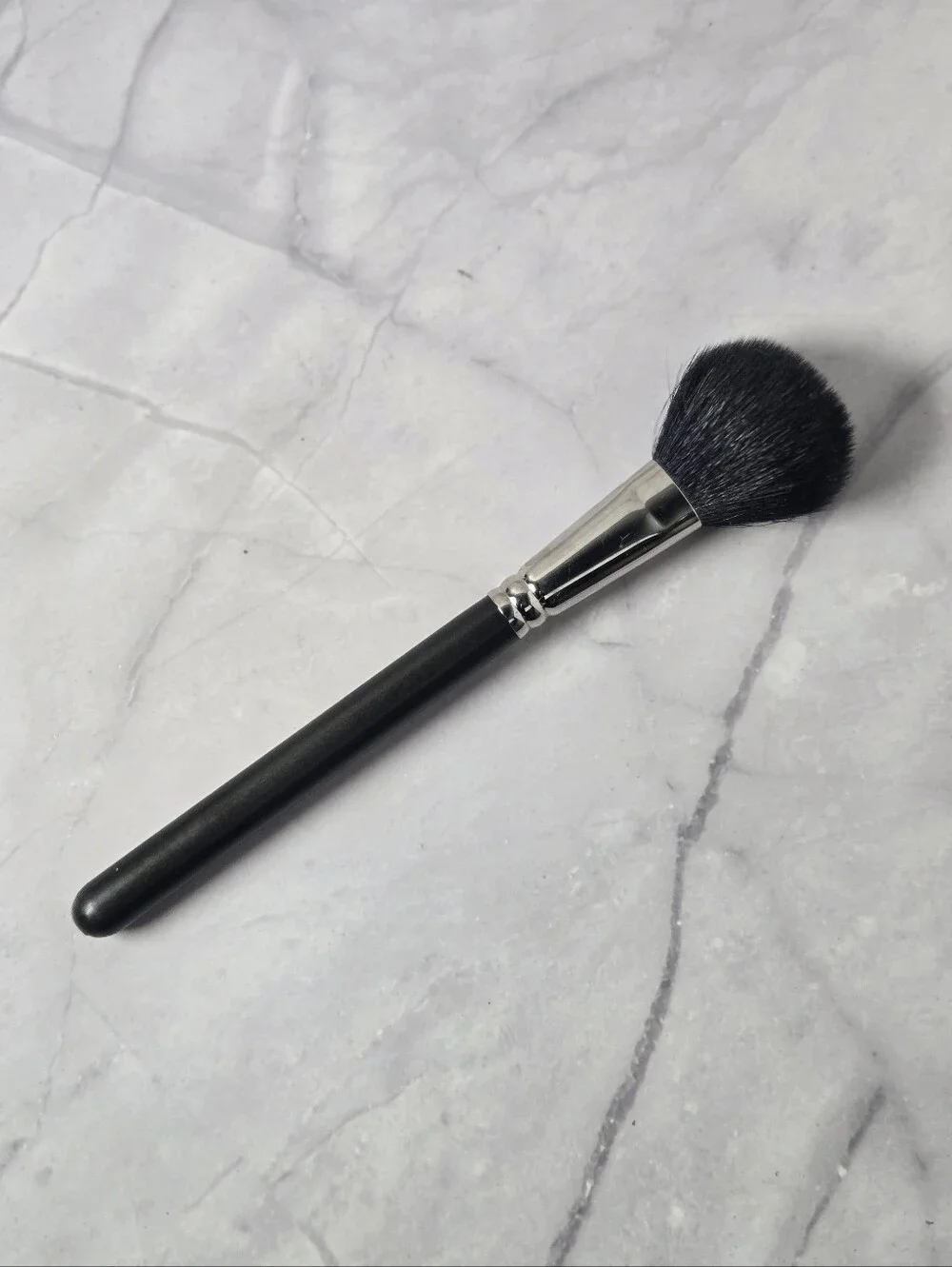 MAC Cosmetics 129 Synthetic Powder / Blush Makeup Brush.